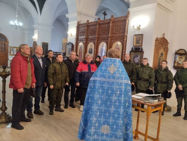 Ветераны и действующие пограничники приняли участие в храмовом празднике своей службы Ветераны и действующие пограничники приняли участие в храмовом празднике своей службы