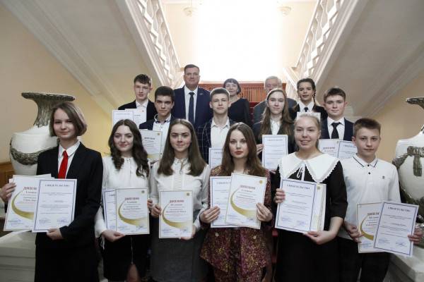 В Смоленске наградили лауреатов премии имени Юрия Гагарина