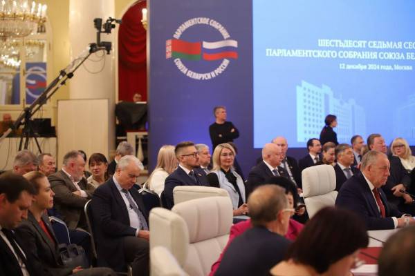 Руслан Смашнёв впервые принял участие в заседании Парламентского Собрания Союза Беларуси и России Руслан Смашнёв впервые принял участие в заседании Парламентского Собрания Союза Беларуси и России