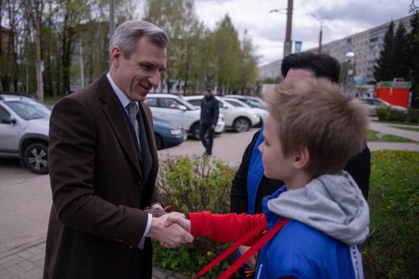 Василий Анохин принял участие в благотворительной акции «Красная гвоздика»