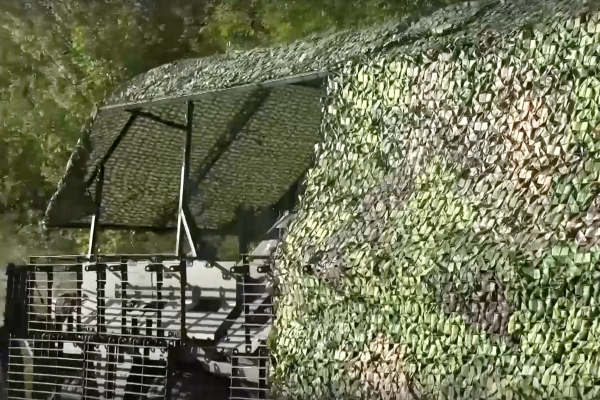 Специалисты-ремонтники РФ оснащают боевую технику допзащитой от дронов и противотанковых средств ВСУ