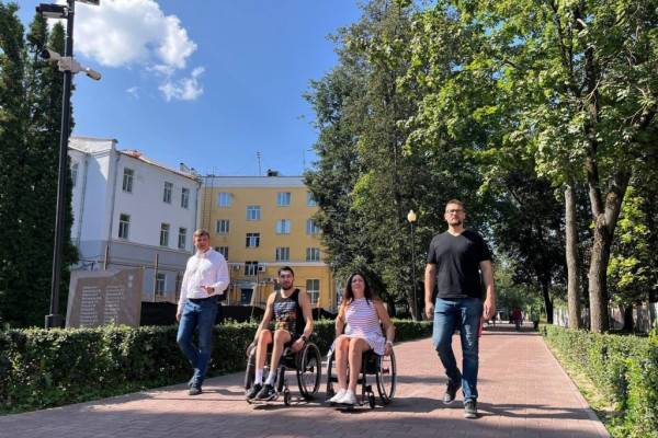 Сенаторы из Смоленска оказали поддержку Дарине Сафаровой, обеспечив ей возможность участия в Международном конкурсе красоты и талантов