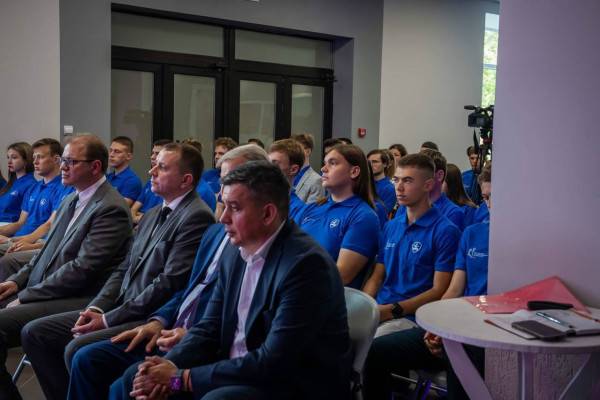 Василий Анохин встретился с первокурсниками, принятыми на обучение по сетевой программе СмолГУ и МАИ