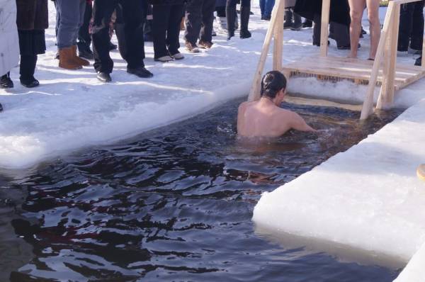 Крещенские купания в Смоленской области: традиции и безопасность