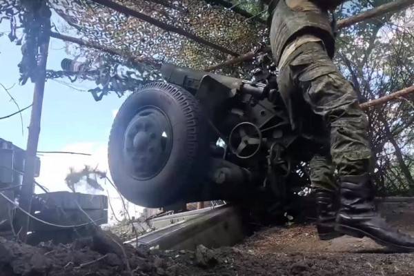 Расчеты гаубиц Д-30 громят противника в зоне СВО