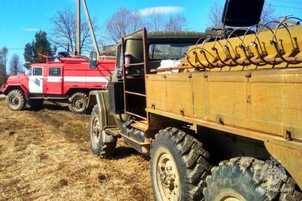 Смоленских добровольцев за месяц 12 раз привлекли к тушению пожаров