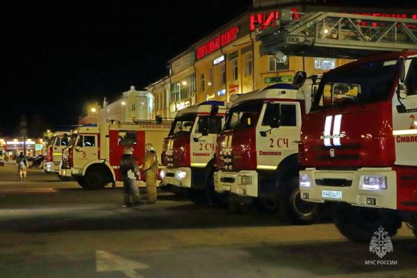 В Смоленске прошли масштабные ночные учения пожарных