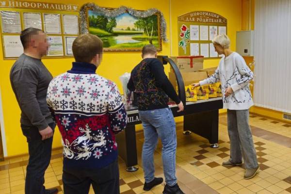 Осуждённые смоляне передали сладкие подарки в школу-интернат