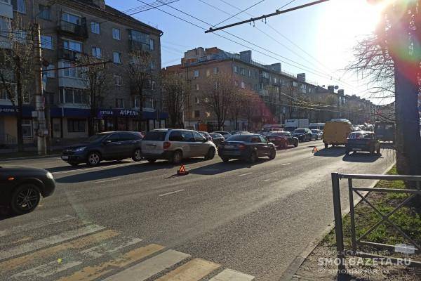 В Смоленске на центральной улице произошло дорожно-транспортное происшествие