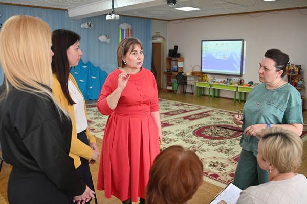 В Смоленской области обсуждали сотрудничество между школами и семьями