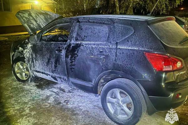 В Смоленской области в посёлке Хиславичи горел Nissan Qashqai