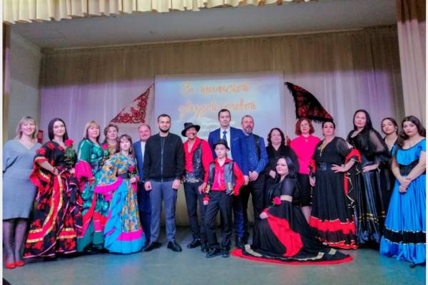 Юбилейный концерт народного коллектива 'Счастливые цыгане' Юбилейный концерт народного коллектива 'Счастливые цыгане'