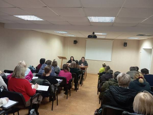 На совещании с социальными педагогами На совещании с социальными педагогами