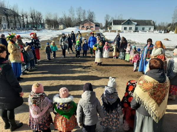 В детском саду празднуют Масленицу