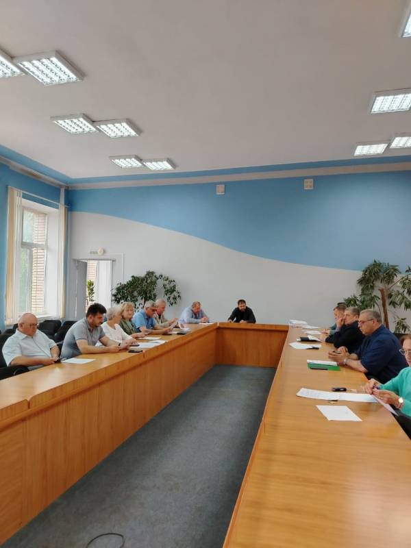 Заседание постоянной комиссии Рославльской окружной Думы: важные вопросы бюджетной политики и увековечения памяти