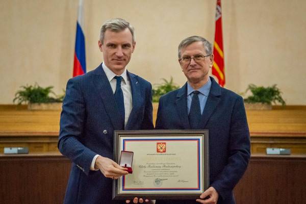 Василий Анохин вручил награды отличившимся жителям Смоленской области