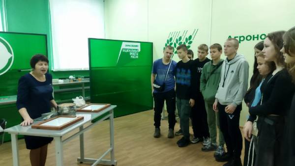 Школьники узнали секреты агарного дела в Козловском колледже Школьники узнали секреты агарного дела в Козловском колледже