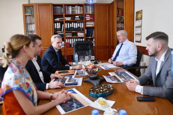 Василий Анохин и Сергей Носенко обсудили проекты развития