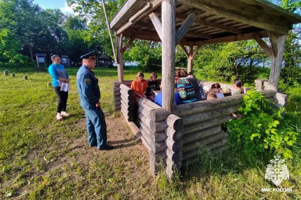 Спасатели из Смоленска провели профилактические мероприятия в полевом лагере «Робинзон»