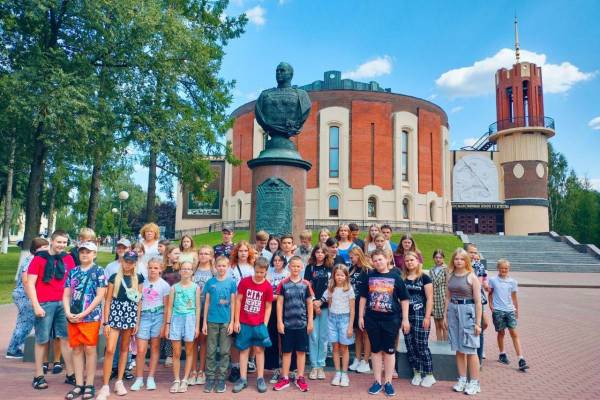 Более 800 юных смолян уже посетили музей, посвящённый Маршалу Победы