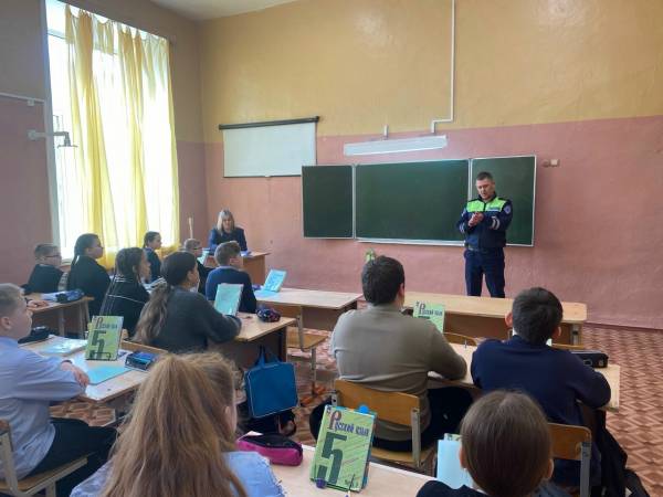 «ПДД: учим, знаем, соблюдаем» - акцию под таким названием провели сотрудники дорожно - патрульной службы