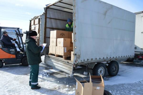 Смоленские таможенники задержали два грузовика с нелегальными сигаретами 