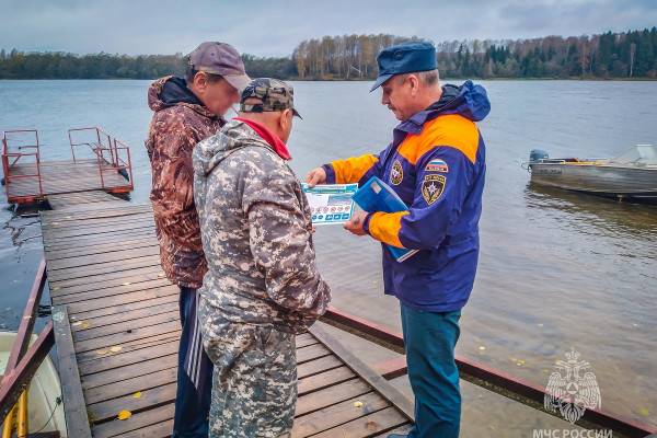 Смоленское МЧС продолжает проводить рейды на водоёмах