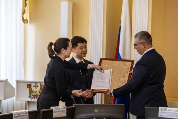 Подлинник китайской газеты стал новым экспонатом смоленского музея к Дню Победы