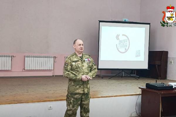 В Смоленске участник спецоперации Дмитрий Ковалёв провёл «Урок мужества» для студентов-медиков В Смоленске участник спецоперации Дмитрий Ковалёв провёл «Урок мужества» для студентов-медиков