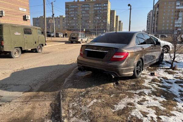 Неправильная парковка в Смоленске: масштаб проблемы и меры реагирования Неправильная парковка в Смоленске: масштаб проблемы и меры реагирования