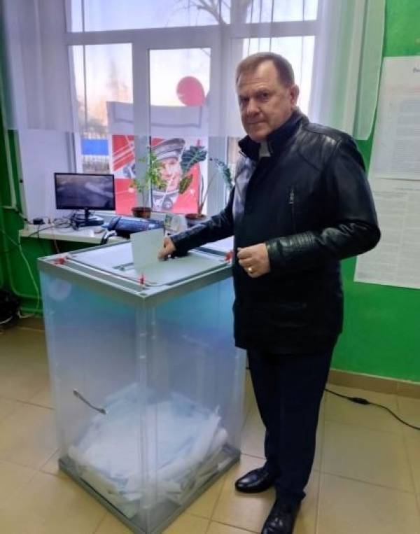 ИФадеев является председателем Рославльской районной Думы