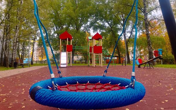 Новые детские площадки делают Десногорск безопасным и современным