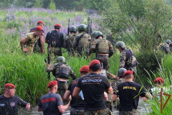 Испытания росгвардейцев на право ношения крапового берета прошли в Смоленской области