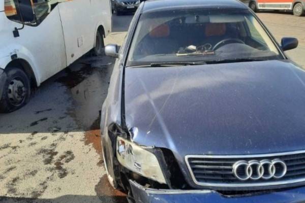 В Смоленске на улице 25 Сентября столкнулись Audi и «Газель»