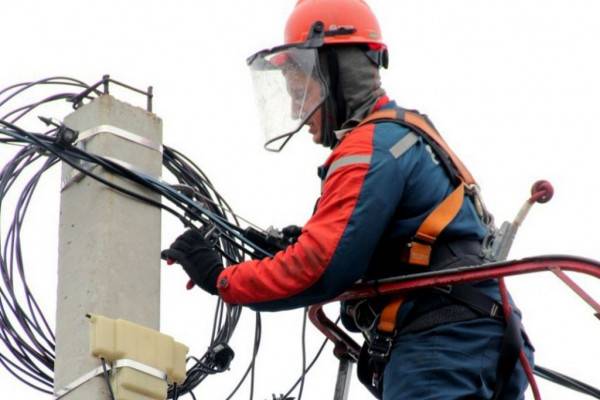 «Смоленскэнерго» завершило работы по устройству наружного освещения лыжероллерной трассы в Ярцеве