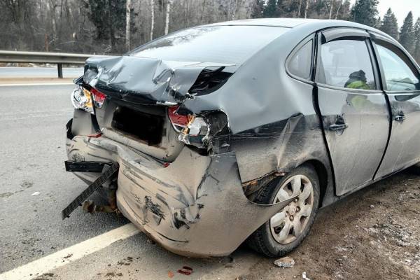 В Гагаринском муниципальном округе тягач врезался в легковушку