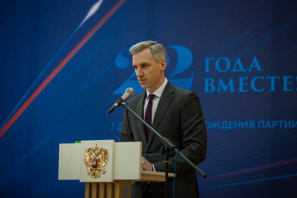 Василий Анохин поздравил смоленских единороссов с 22-летием со дня основания партии