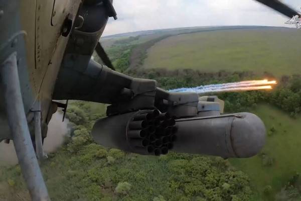 В зоне СВО российские вертолётчики поразили вражеский опорный пункт