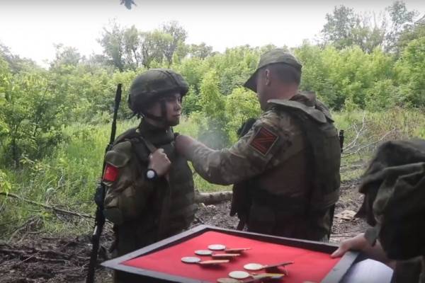 Расчет системы «Град» получил приказ на поражение цели прямо во время награждения