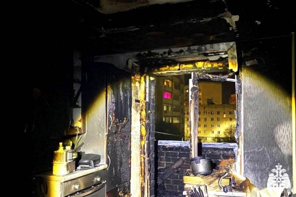 Пожар в Смоленске: героизм МЧС и возможная причина возгорания Пожар в Смоленске: героизм МЧС и возможная причина возгорания