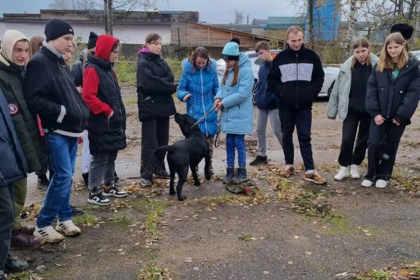 Смоленские пограничники провели встречу с воспитанниками детских домов в рамках проекта «Море добра»