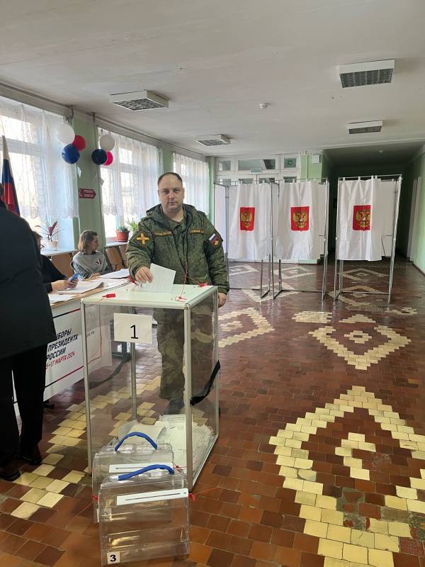 Приходите на выборы, ведь от этого зависит будущее нашей страны А Гуленцов, работник военкомата по г Рославль и Рославльскому району, призывает вас принять участие в голосовании