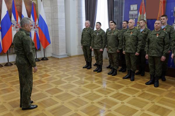 Сергей Шойгу вручил награды военнослужащим-участникам СВО